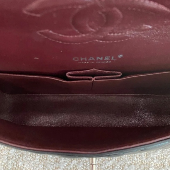 Authentic Chanel Classic Flap Black Medium Lambskin SHW - Picture 5 of 16